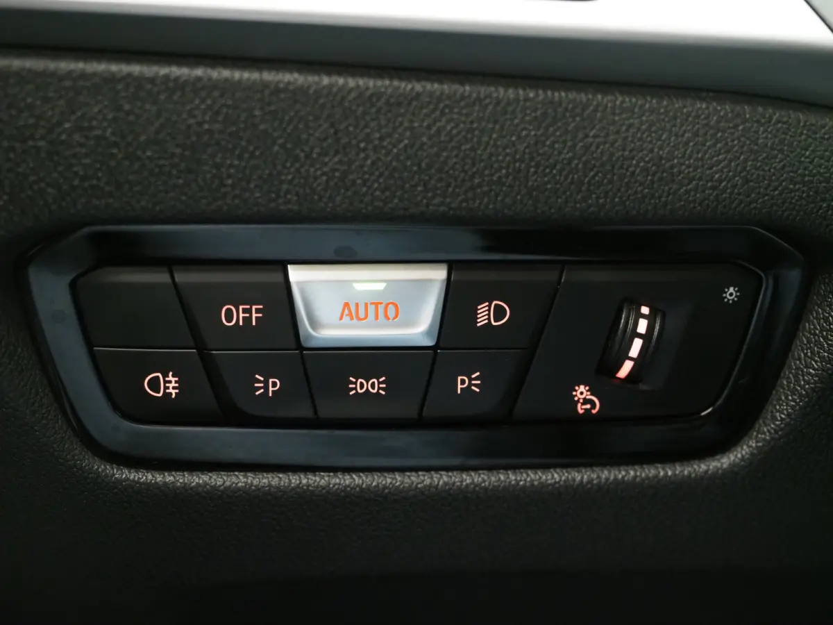 320e LCI Shadow Line | Nieuw Model | Keyless | Camera | Dodehoekdetectie | Widescreen | Carplay | Cruise | DAB | LED