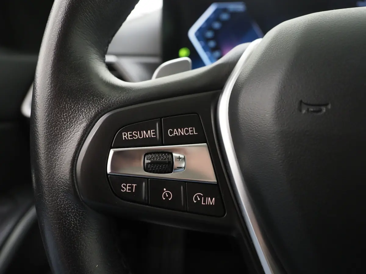 320e LCI Shadow Line | Nieuw Model | Keyless | Camera | Dodehoekdetectie | Widescreen | Carplay | Cruise | DAB | LED