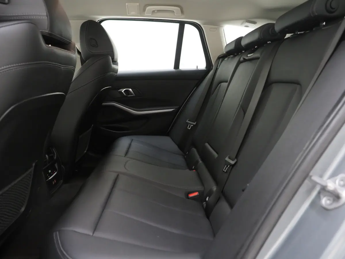 320e LCI Shadow Line | Nieuw Model | Keyless | Camera | Dodehoekdetectie | Widescreen | Carplay | Cruise | DAB | LED