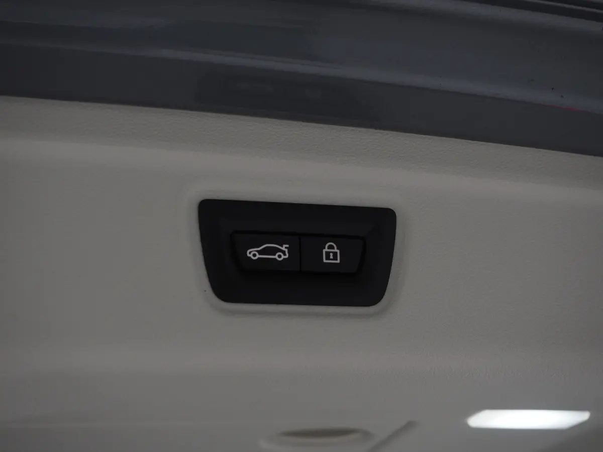 320e LCI Shadow Line | Nieuw Model | Keyless | Camera | Dodehoekdetectie | Widescreen | Carplay | Cruise | DAB | LED
