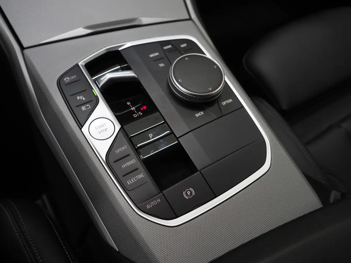 320e LCI Shadow Line | Nieuw Model | Keyless | Camera | Dodehoekdetectie | Widescreen | Carplay | Cruise | DAB | LED
