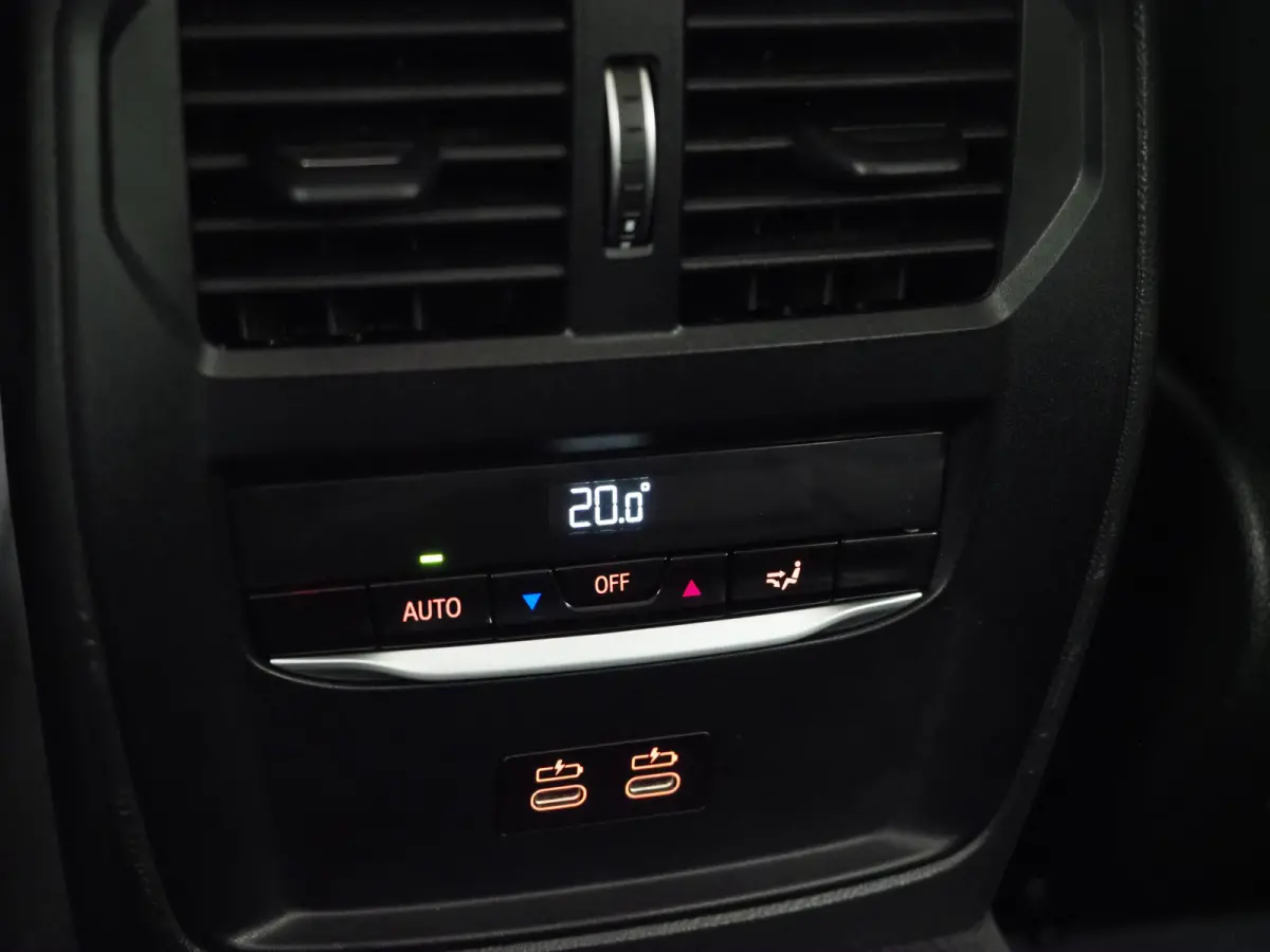 320e LCI Shadow Line | Nieuw Model | Keyless | Camera | Dodehoekdetectie | Widescreen | Carplay | Cruise | DAB | LED
