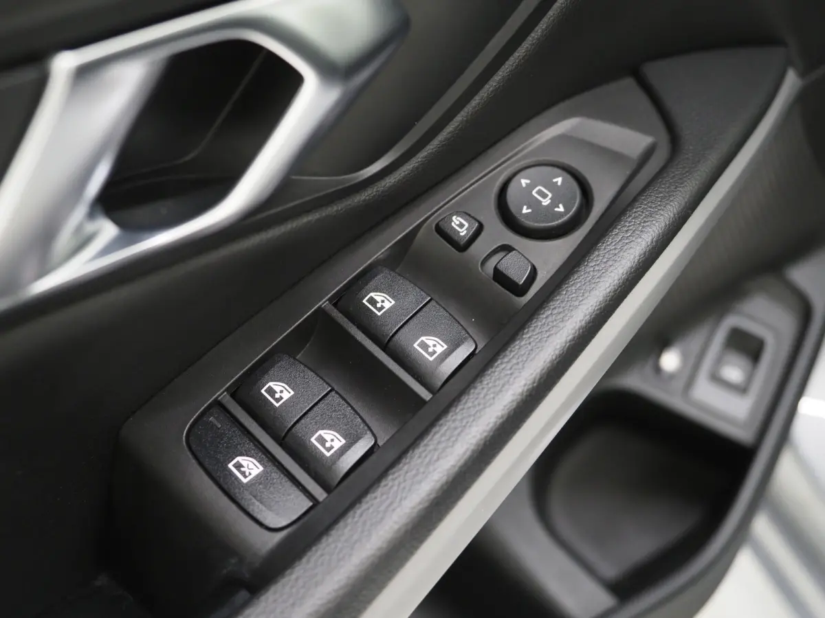 320e LCI Shadow Line | Nieuw Model | Keyless | Camera | Dodehoekdetectie | Widescreen | Carplay | Cruise | DAB | LED