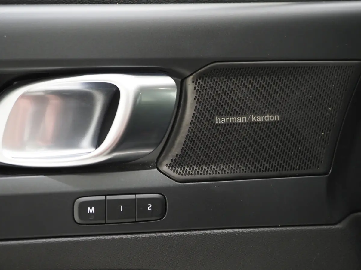 1.5 T5 Plug-in hybrid Ultimate Dark | Panoramadak | Harman/Kardon | Pilot Assist | Camera | BLIS | Keyless | Carplay