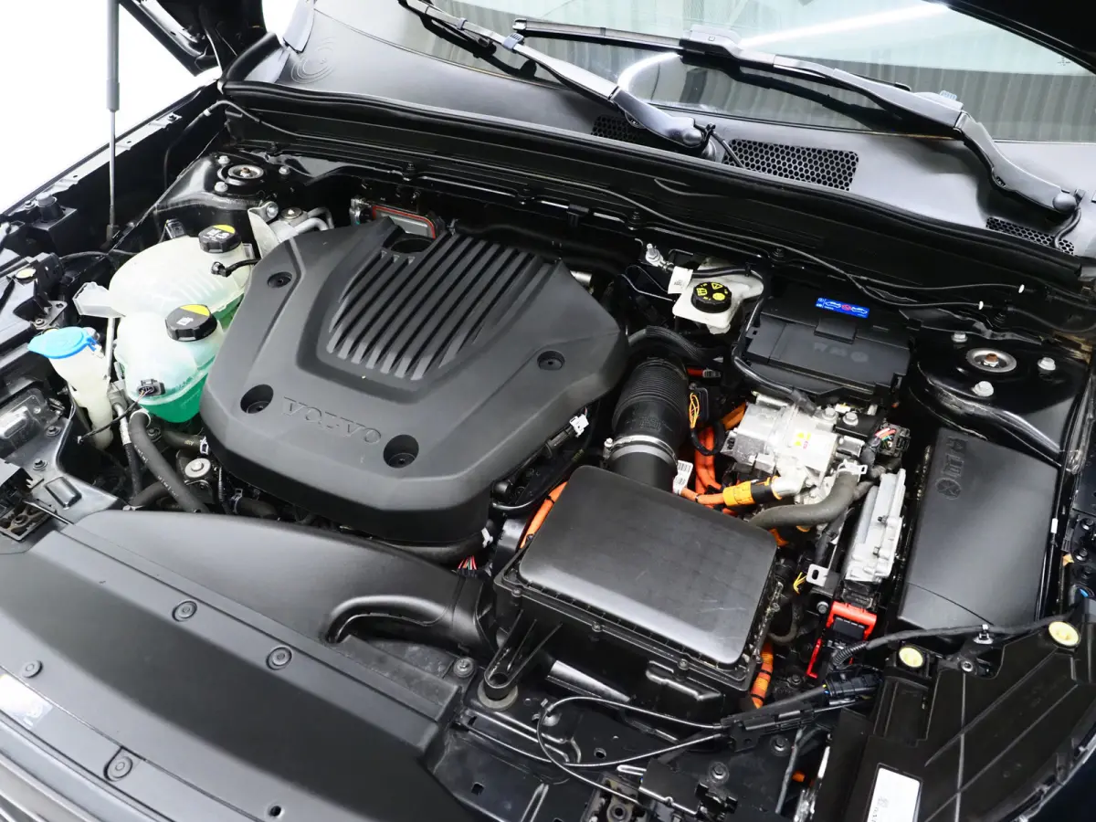 1.5 T5 Plug-in hybrid Ultimate Dark | Panoramadak | Harman/Kardon | Pilot Assist | Camera | BLIS | Keyless | Carplay
