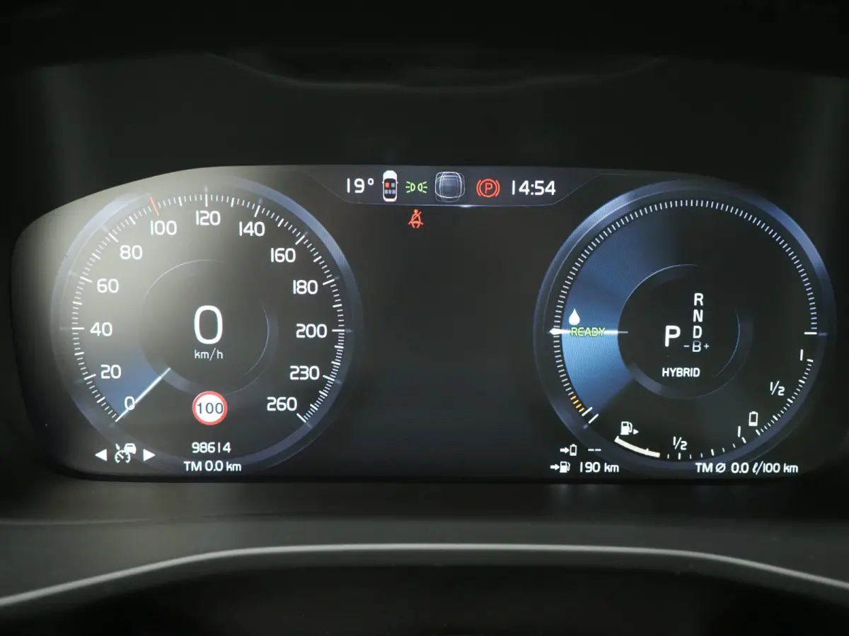 1.5 T5 Plug-in hybrid Ultimate Dark | Panoramadak | Harman/Kardon | Pilot Assist | Camera | BLIS | Keyless | Carplay