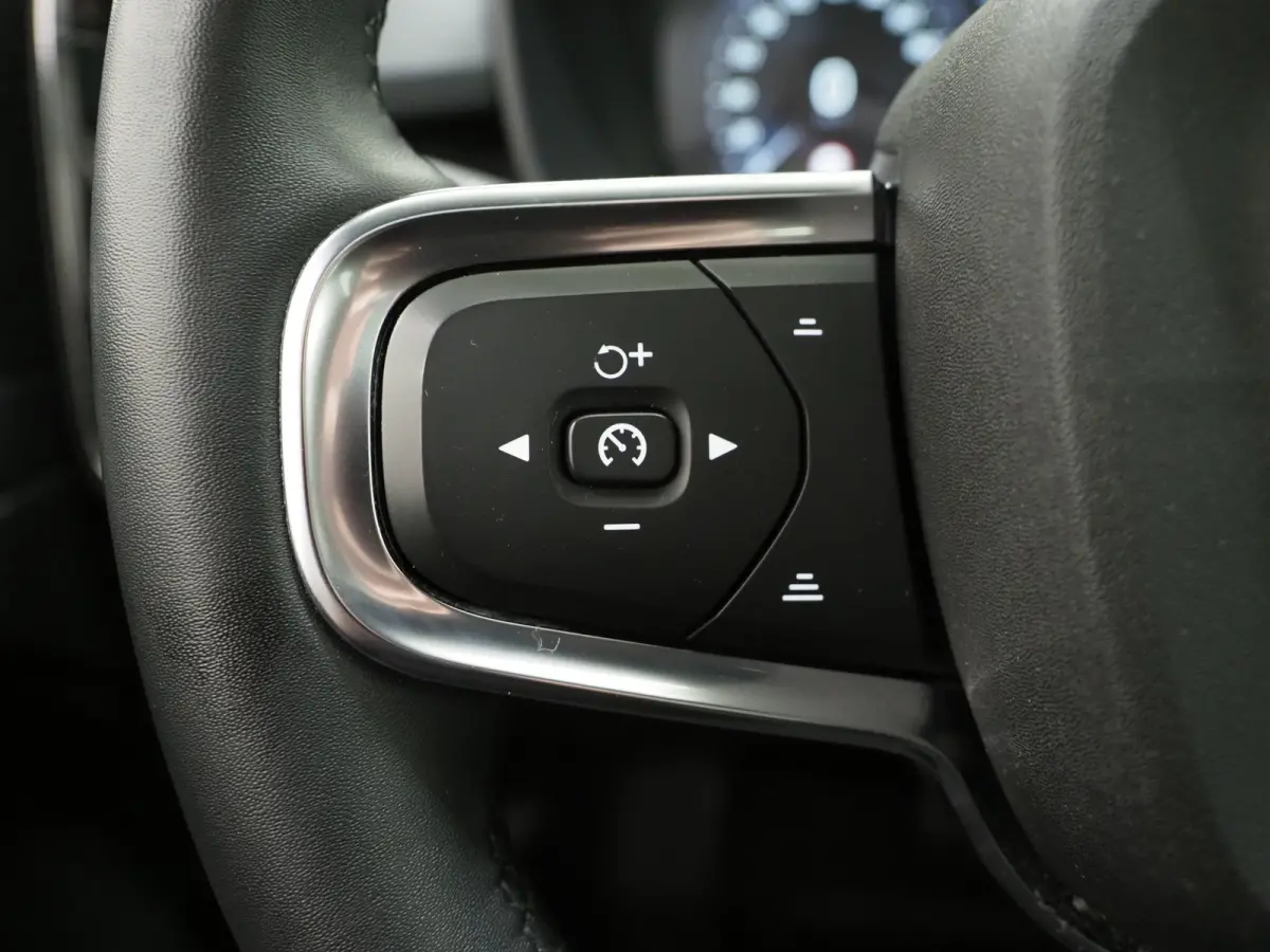 1.5 T5 Plug-in hybrid Ultimate Dark | Panoramadak | Harman/Kardon | Pilot Assist | Camera | BLIS | Keyless | Carplay