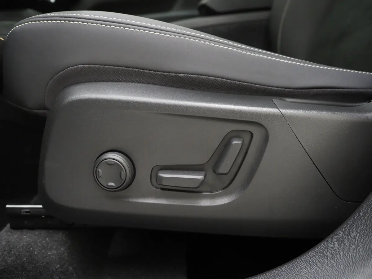 1.5 T5 Plug-in hybrid Ultimate Dark | Panoramadak | Harman/Kardon | Pilot Assist | Camera | BLIS | Keyless | Carplay