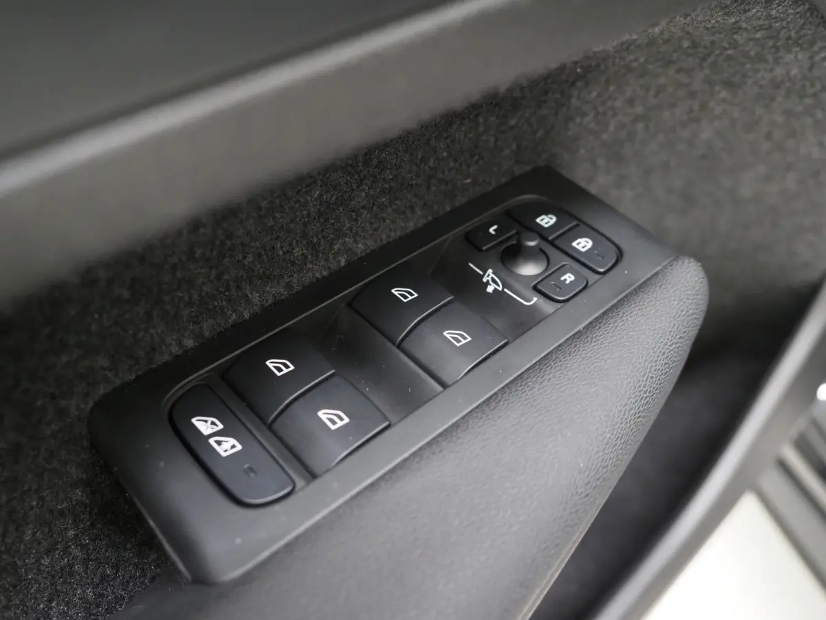 1.5 T5 Plug-in hybrid Ultimate Dark | Panoramadak | Harman/Kardon | Pilot Assist | Camera | BLIS | Keyless | Carplay