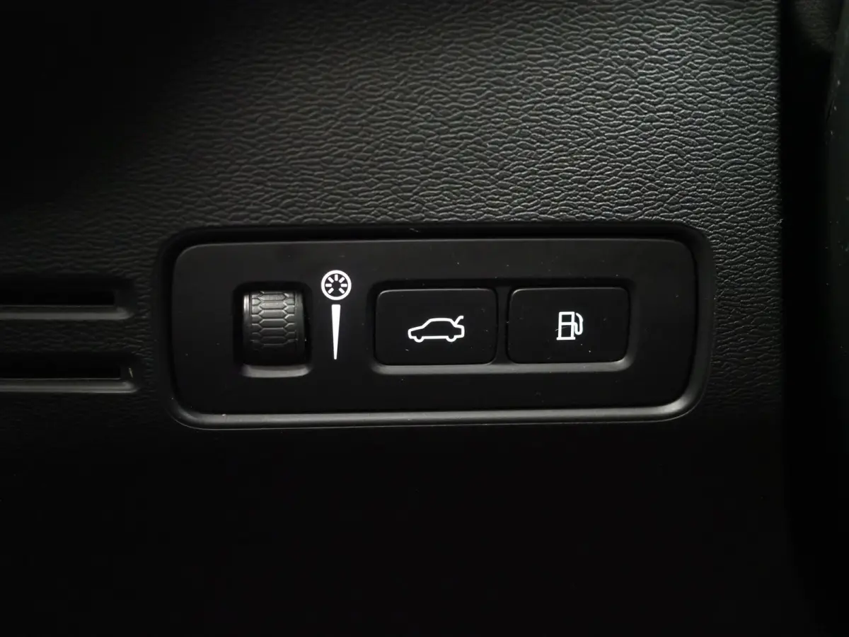 1.5 T5 Plug-in hybrid Ultimate Dark | Panoramadak | Harman/Kardon | Pilot Assist | Camera | BLIS | Keyless | Carplay