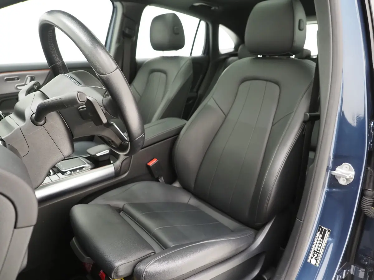 250 e | Panoramadak | Trekhaak | Leder | Camera | Keyless | Adaptive Cruise | Sfeerlicht