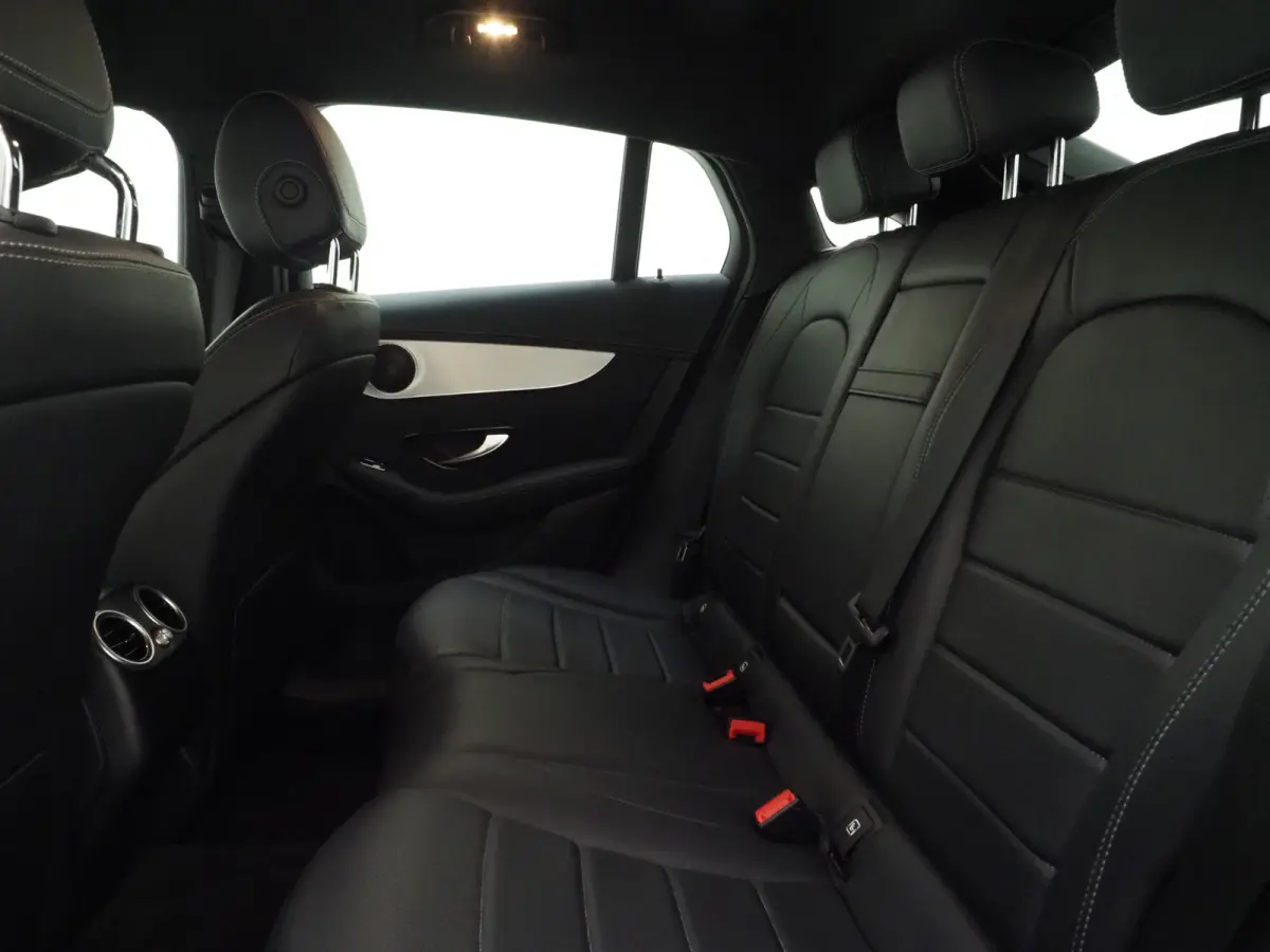 300e 4MATIC | Leder | Camera | Virtual | Stoelverwarming | Donkere Hemel | Dodehoek | Carplay