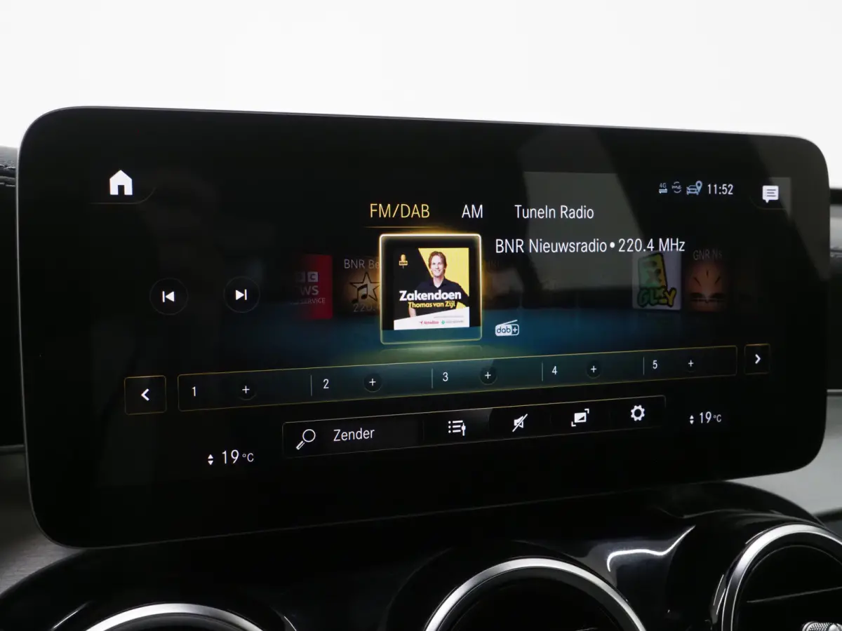 300e 4MATIC | Leder | Camera | Virtual | Stoelverwarming | Donkere Hemel | Dodehoek | Carplay