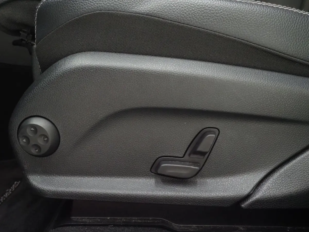 300e 4MATIC | Leder | Camera | Virtual | Stoelverwarming | Donkere Hemel | Dodehoek | Carplay