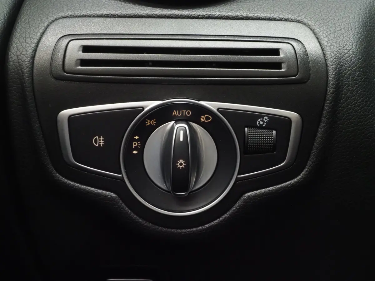 300e 4MATIC | Leder | Camera | Virtual | Stoelverwarming | Donkere Hemel | Dodehoek | Carplay