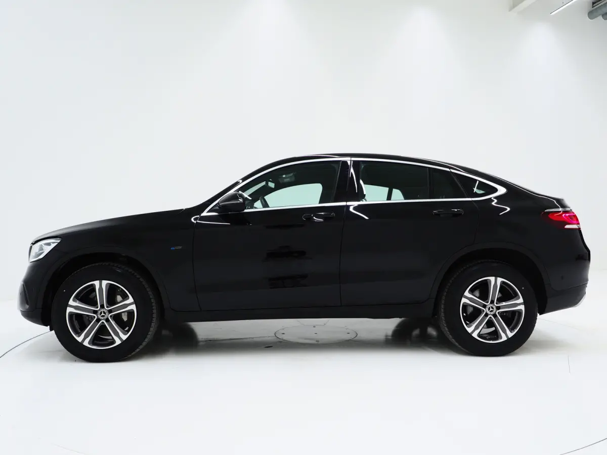 300e 4MATIC | Leder | Camera | Virtual | Stoelverwarming | Donkere Hemel | Dodehoek | Carplay