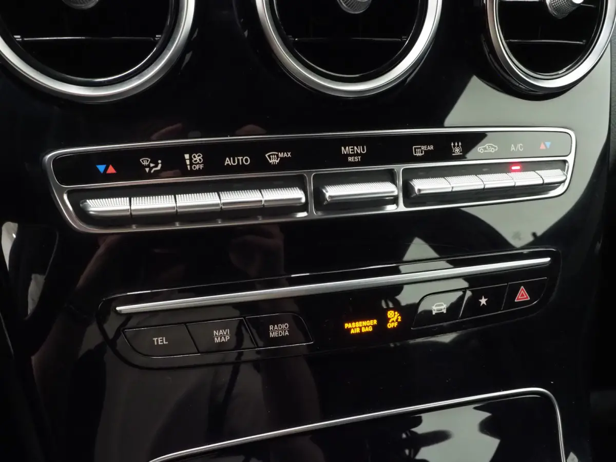 300e 4MATIC | Leder | Camera | Virtual | Stoelverwarming | Donkere Hemel | Dodehoek | Carplay