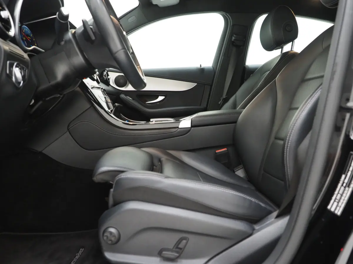 300e 4MATIC | Leder | Camera | Virtual | Stoelverwarming | Donkere Hemel | Dodehoek | Carplay