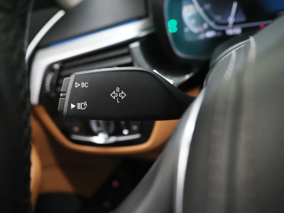 530e | Panoramadak | Trekhaak | Leder | Camera | Memory | Sfeerlicht | Carplay