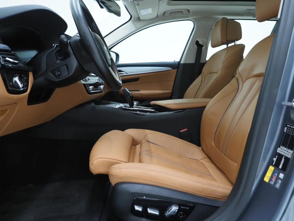 530e | Panoramadak | Trekhaak | Leder | Camera | Memory | Sfeerlicht | Carplay