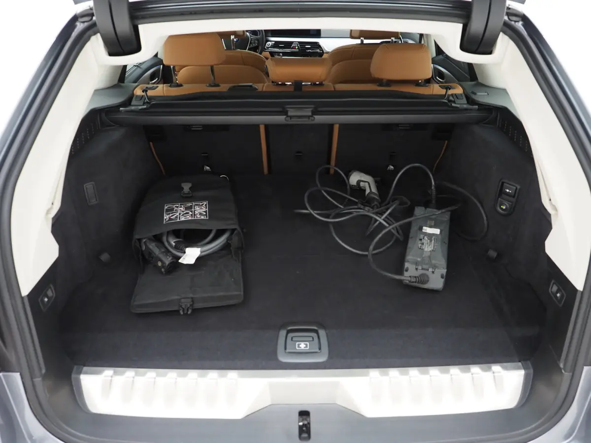 530e | Panoramadak | Trekhaak | Leder | Camera | Memory | Sfeerlicht | Carplay