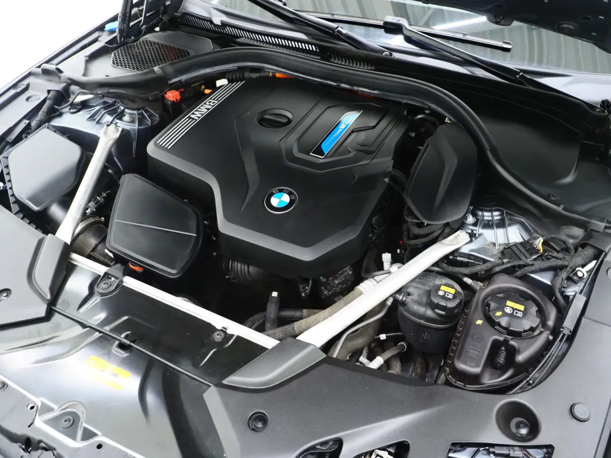 530e | Panoramadak | Trekhaak | Leder | Camera | Memory | Sfeerlicht | Carplay