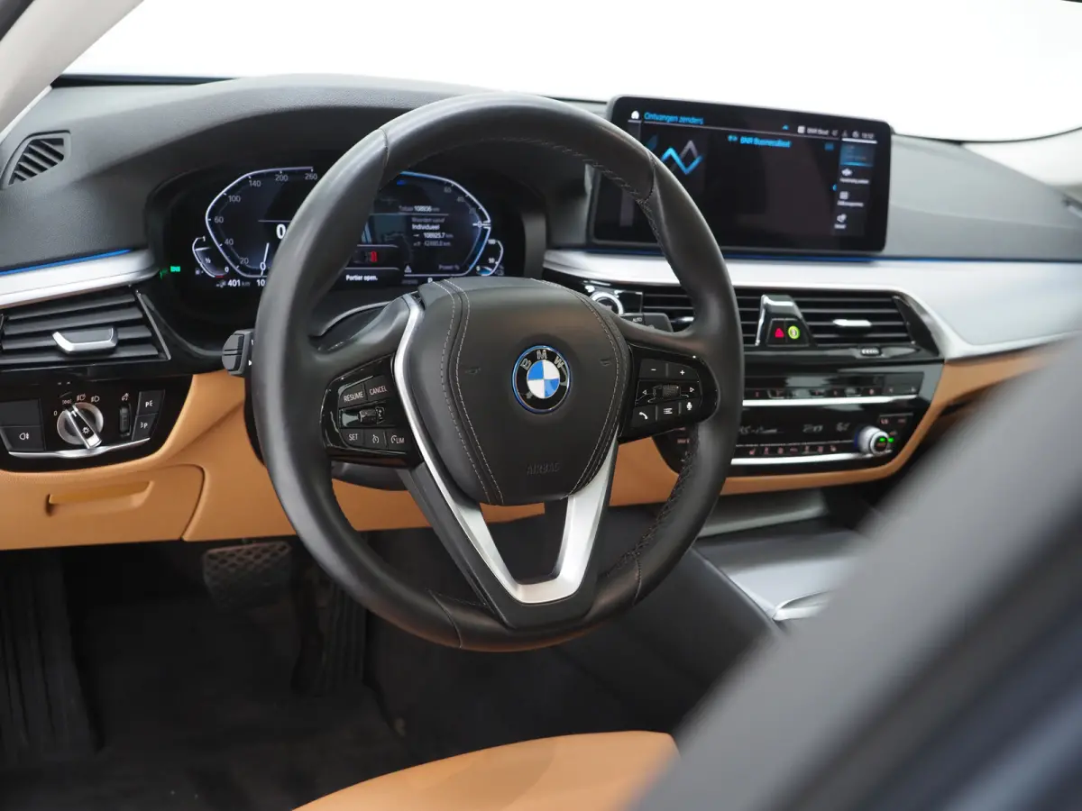 530e | Panoramadak | Trekhaak | Leder | Camera | Memory | Sfeerlicht | Carplay