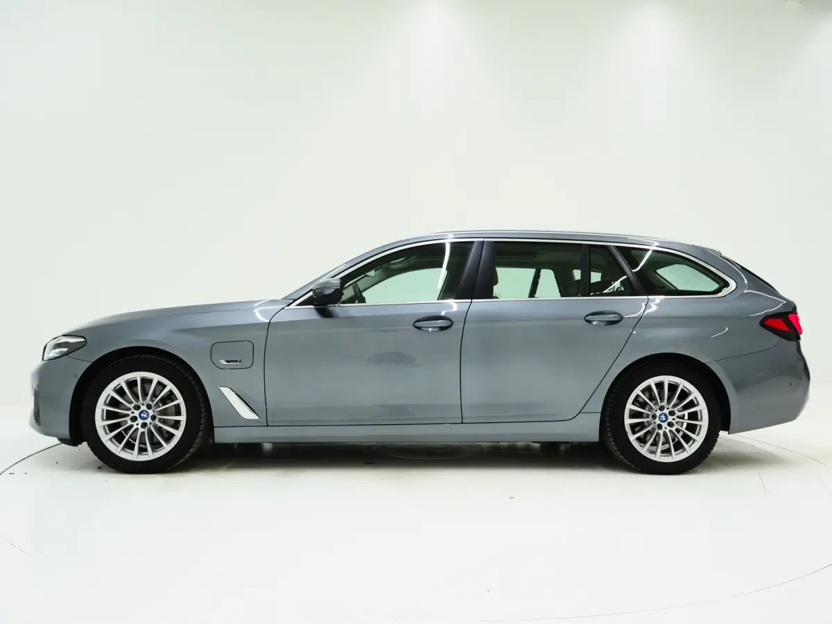 530e | Panoramadak | Trekhaak | Leder | Camera | Memory | Sfeerlicht | Carplay