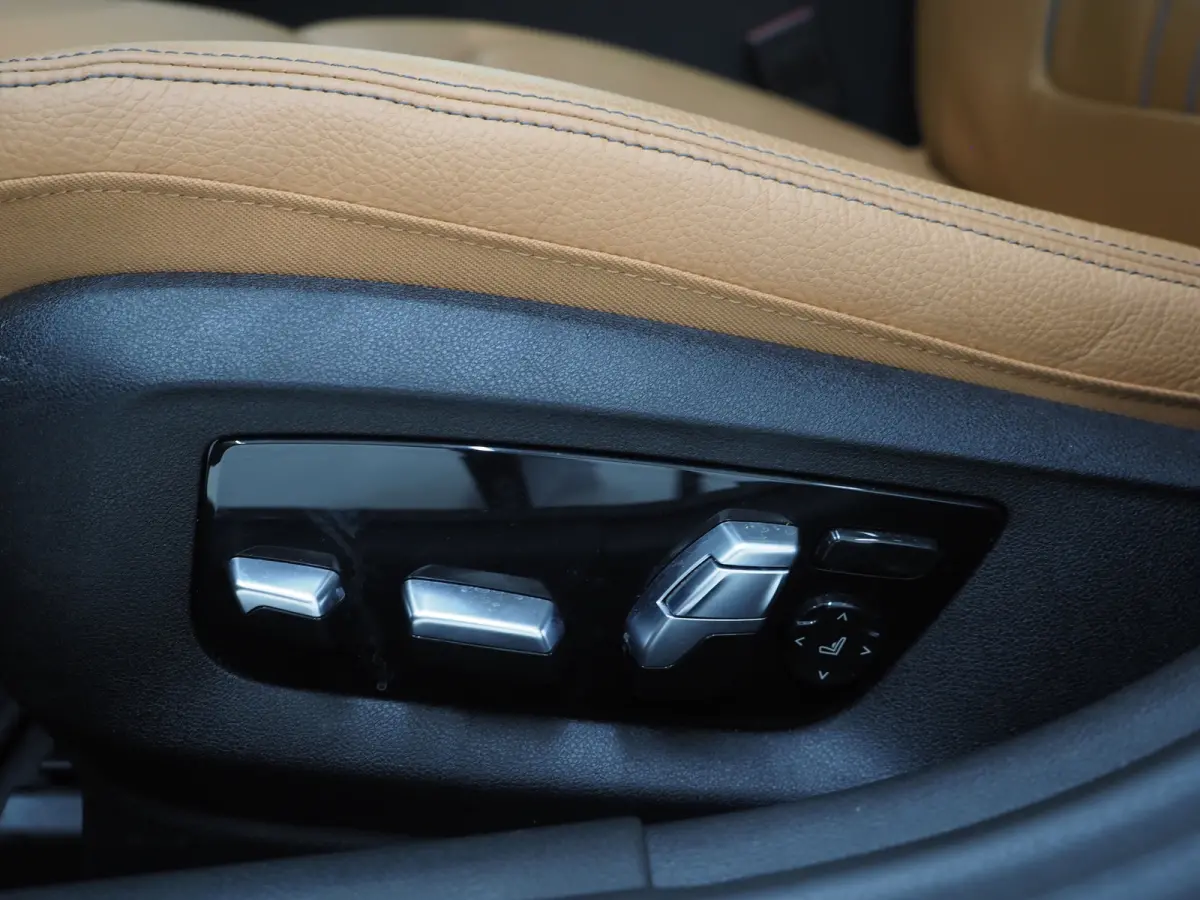 530e | Panoramadak | Trekhaak | Leder | Camera | Memory | Sfeerlicht | Carplay