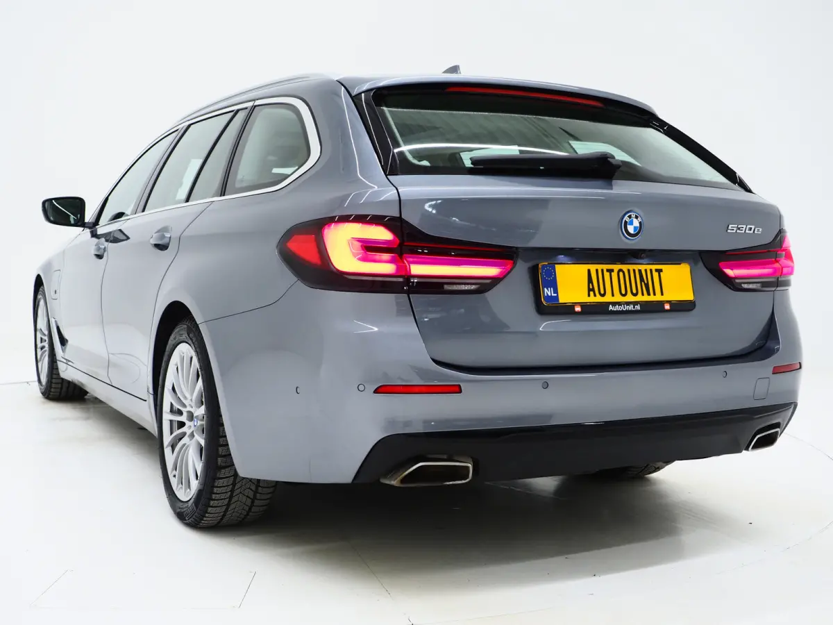 530e | Panoramadak | Trekhaak | Leder | Camera | Memory | Sfeerlicht | Carplay