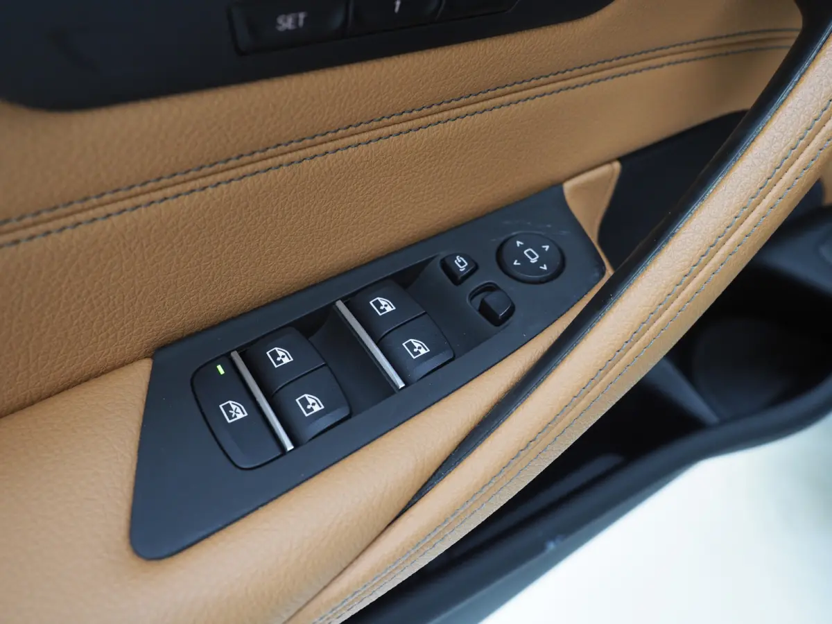 530e | Panoramadak | Trekhaak | Leder | Camera | Memory | Sfeerlicht | Carplay