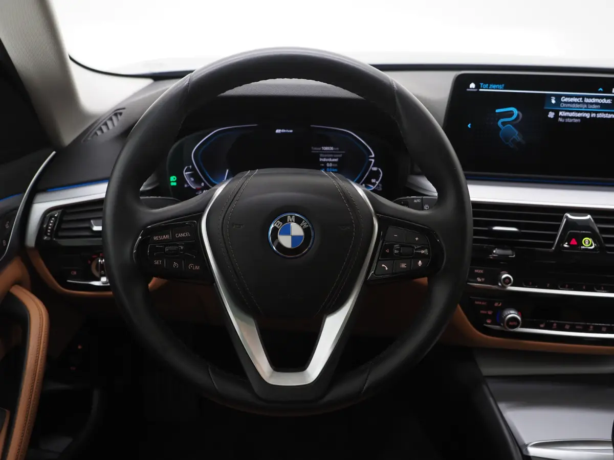 530e | Panoramadak | Trekhaak | Leder | Camera | Memory | Sfeerlicht | Carplay