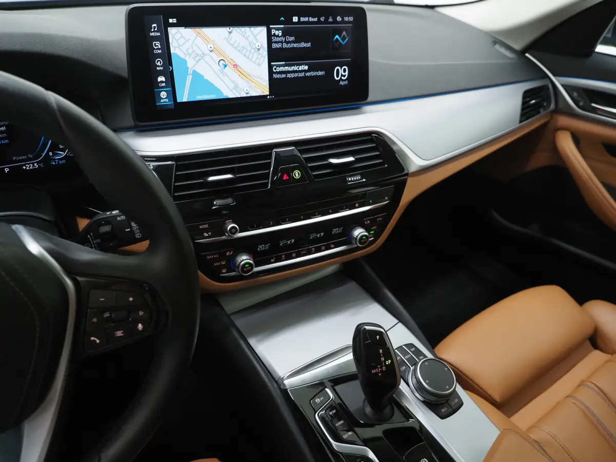 530e | Panoramadak | Trekhaak | Leder | Camera | Memory | Sfeerlicht | Carplay
