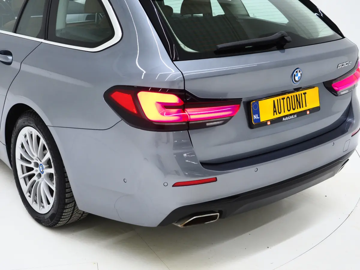 530e | Panoramadak | Trekhaak | Leder | Camera | Memory | Sfeerlicht | Carplay