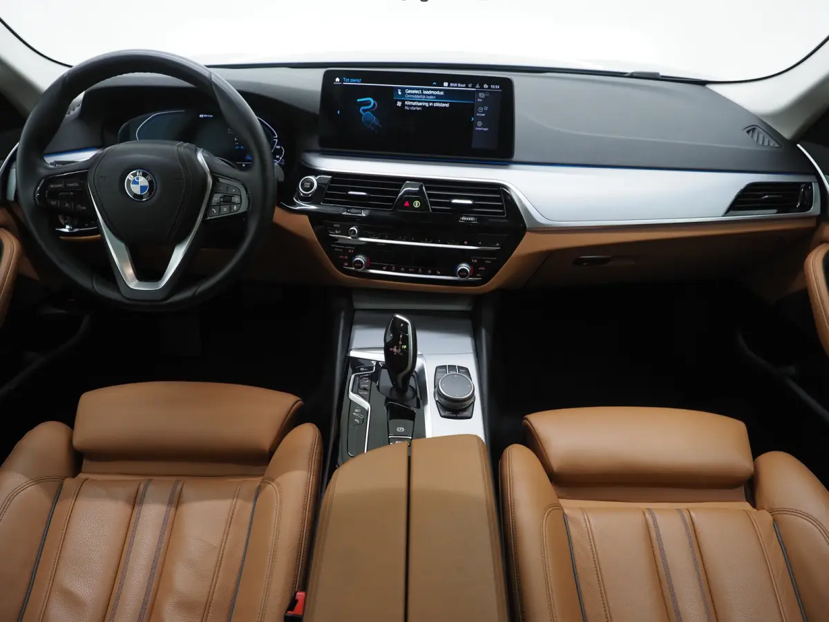 530e | Panoramadak | Trekhaak | Leder | Camera | Memory | Sfeerlicht | Carplay