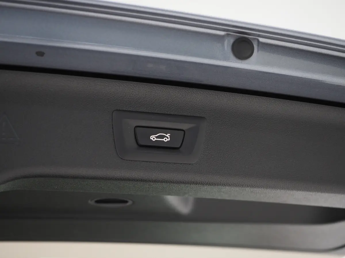 530e | Panoramadak | Trekhaak | Leder | Camera | Memory | Sfeerlicht | Carplay
