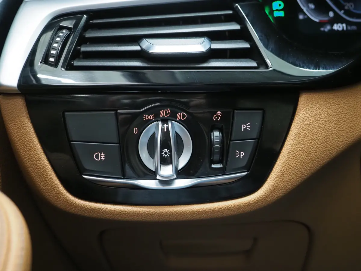 530e | Panoramadak | Trekhaak | Leder | Camera | Memory | Sfeerlicht | Carplay