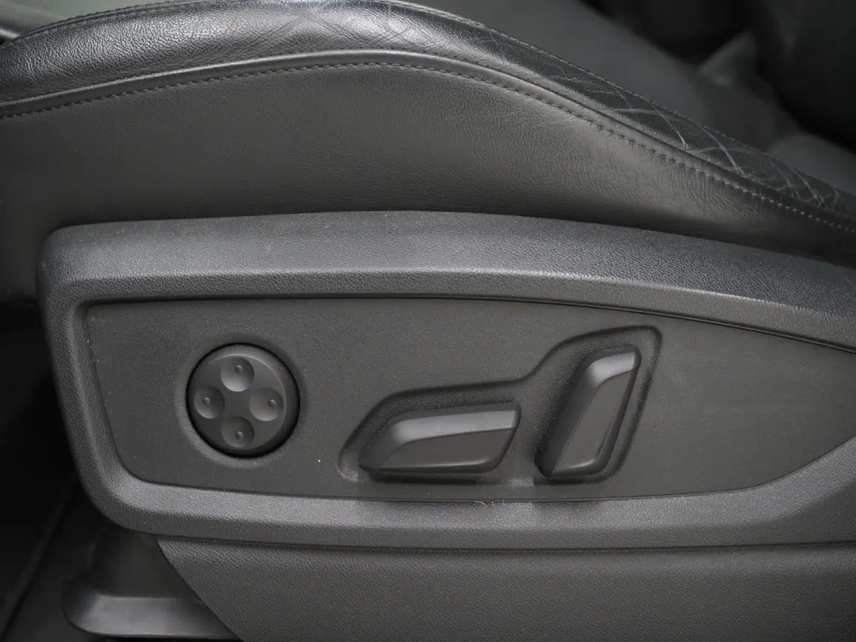 50 TFSI e Full Black | Panoramadak | Trekhaak | Leder | Camera | Memory | Keyless | Adaptive Cruise | Carplay