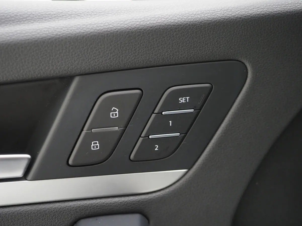 50 TFSI e Full Black | Panoramadak | Trekhaak | Leder | Camera | Memory | Keyless | Adaptive Cruise | Carplay