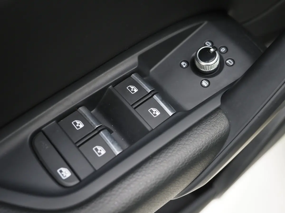 50 TFSI e Full Black | Panoramadak | Trekhaak | Leder | Camera | Memory | Keyless | Adaptive Cruise | Carplay