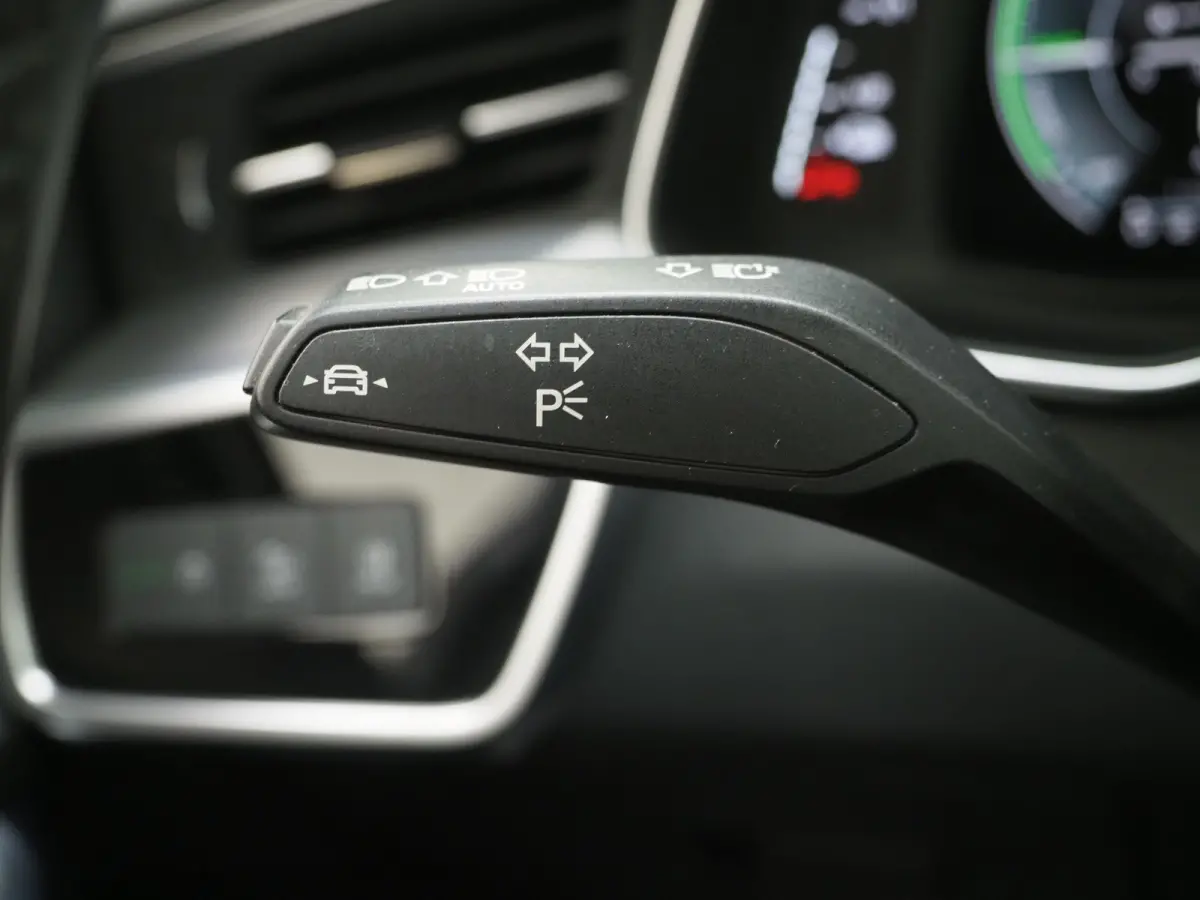 50 TFSI e quattro S-Line Edition | HUD | Camera | Adaptive Cruise | Donkere Hemel | Stoel/stuurverwarming | Carplay