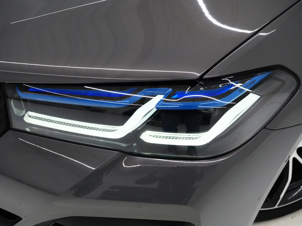 530e M Sport Shadow Line | LaserLED | Trekhaak | Harman/Kardon | 360 | HUD | Sfeerlicht | Keyless | Carplay