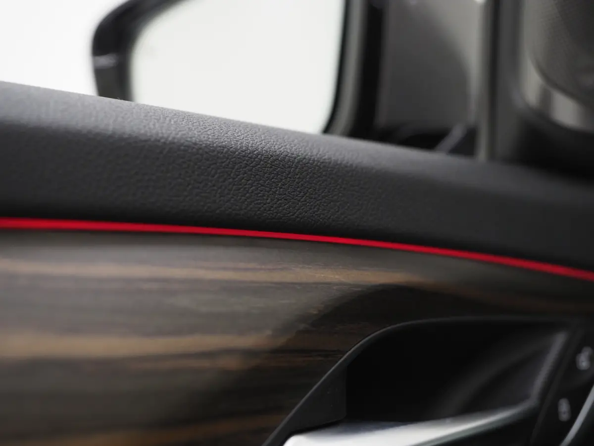 530e M Sport Shadow Line | LaserLED | Trekhaak | Harman/Kardon | 360 | HUD | Sfeerlicht | Keyless | Carplay