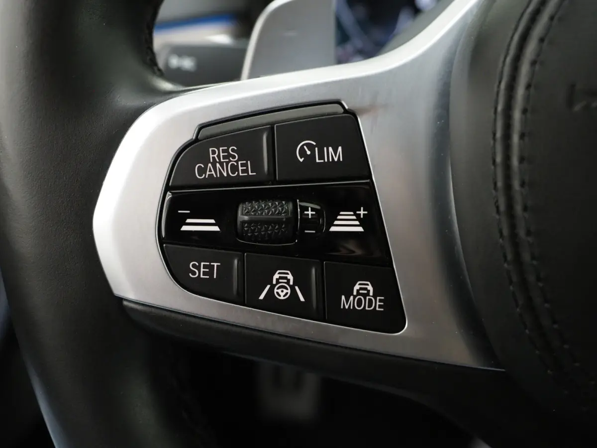 530e M Sport Shadow Line | LaserLED | Trekhaak | Harman/Kardon | 360 | HUD | Sfeerlicht | Keyless | Carplay