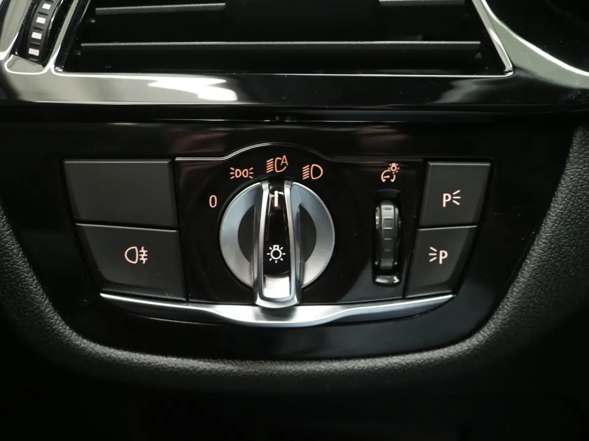 530e M Sport Shadow Line | LaserLED | Trekhaak | Harman/Kardon | 360 | HUD | Sfeerlicht | Keyless | Carplay