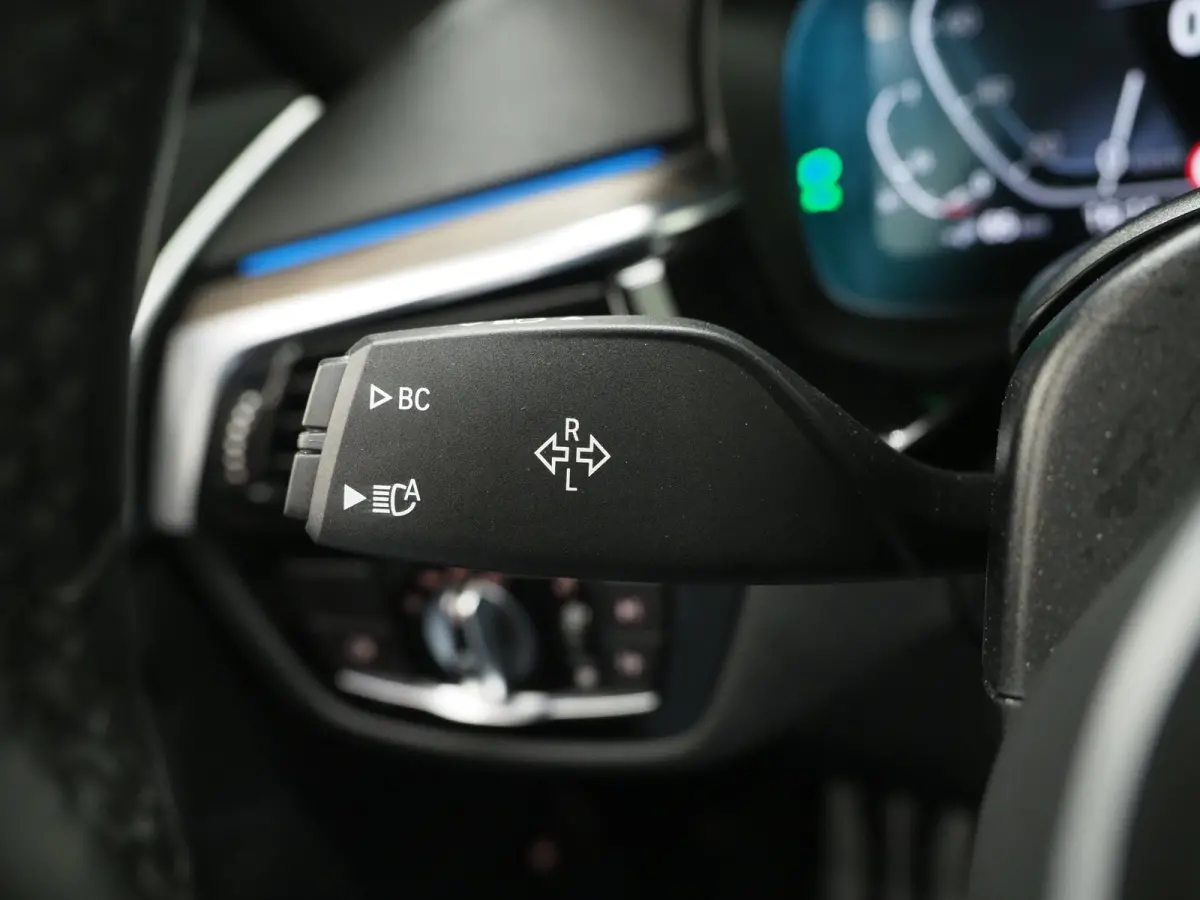 530e M Sport Shadow Line | LaserLED | Trekhaak | Harman/Kardon | 360 | HUD | Sfeerlicht | Keyless | Carplay