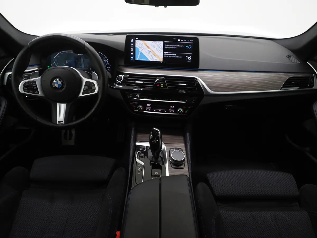 530e M Sport Shadow Line | LaserLED | Trekhaak | Harman/Kardon | 360 | HUD | Sfeerlicht | Keyless | Carplay