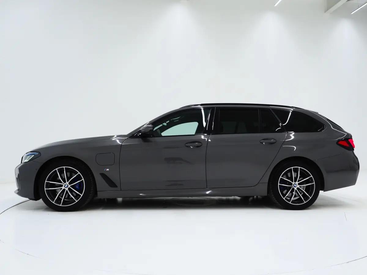 530e M Sport Shadow Line | LaserLED | Trekhaak | Harman/Kardon | 360 | HUD | Sfeerlicht | Keyless | Carplay