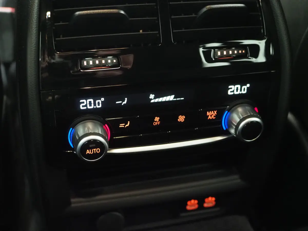 530e M Sport Shadow Line | LaserLED | Trekhaak | Harman/Kardon | 360 | HUD | Sfeerlicht | Keyless | Carplay