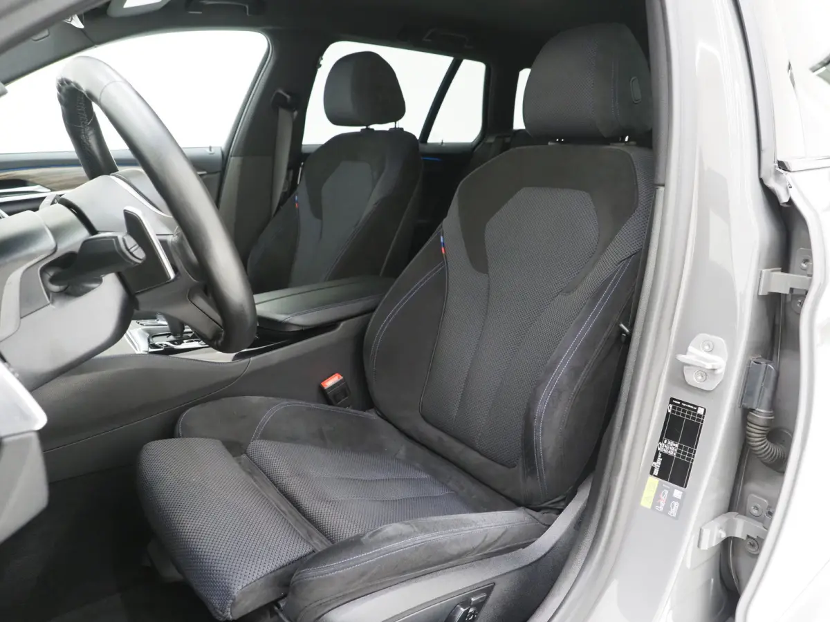 530e M Sport Shadow Line | LaserLED | Trekhaak | Harman/Kardon | 360 | HUD | Sfeerlicht | Keyless | Carplay